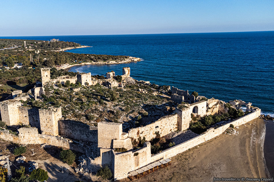 Крепость расположенная на материковой части возле города Кызкалеси