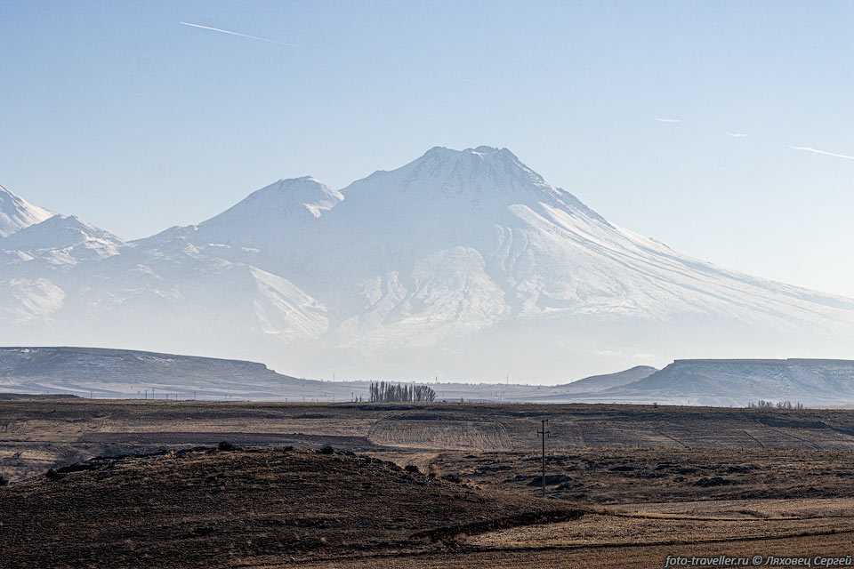 Гора (вулкан) Хасан в районе долины Ихлара