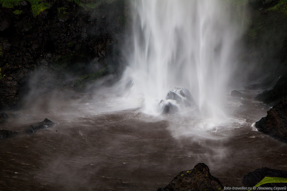 Водопады Сипи (Sipi Falls) представляют собой последовательность 
3-х больших водопадов на одной реке.
Водопады находятся на границе Национального парка Гора Элгон (Mount Elgon National 
Park).
Нижний водопад является самым большим и имеет высоту 100 метров. К этому водопаду 
нужно спускаться по крутой тропе.
Средний называется Капсуруру (Kapsururu Falls) и имеет высоту 75 метров.
Этот водопад видно с дороги, чтобы подойти к подножью, нужно пройти через ворота 
отеля.
Третий, самый верхний водопад имеет высоту 85 метров. К нему можно подъехать на 
машине.