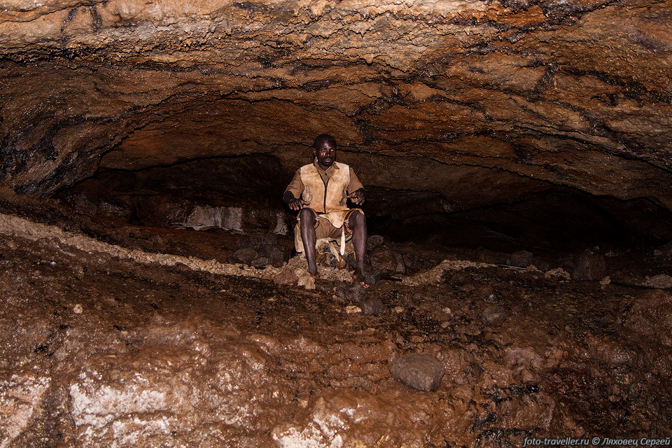 Королевский трон в пещере Гарама (Ngarama Cave, Garama Pigmy Cave).