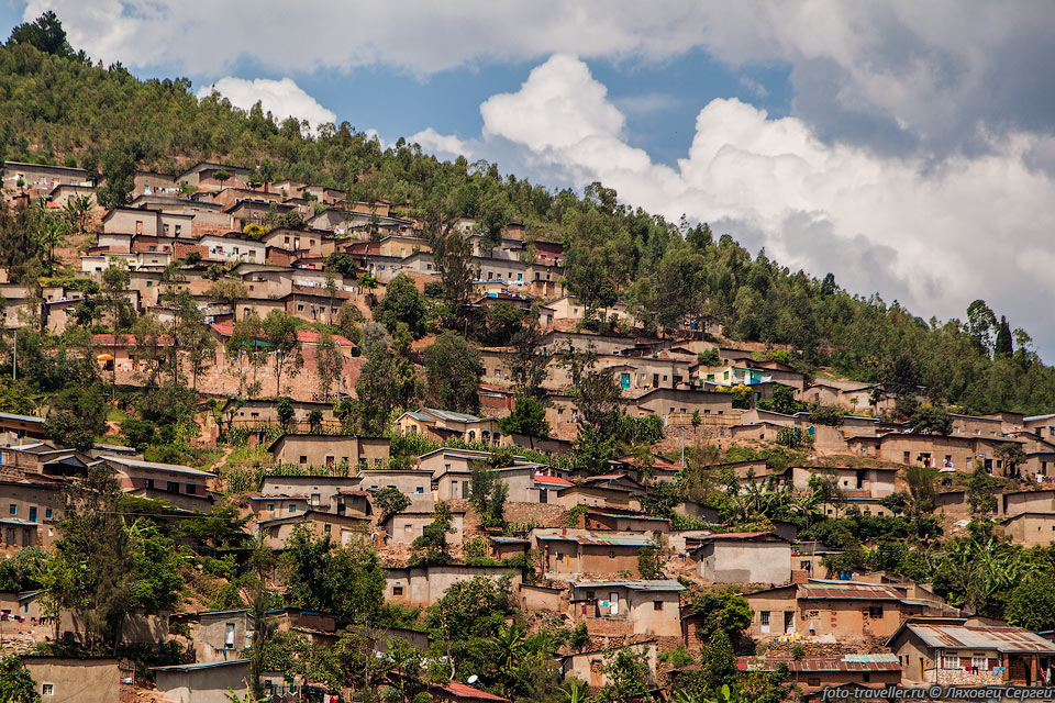 Кигали (Kigali) - столица Руанды, расположена на склонах 
холмов, средняя высота над уровнем моря 1830 м.
Кигали находится южнее экватора, в центре Руанды.
Население более 1 млн. человек.