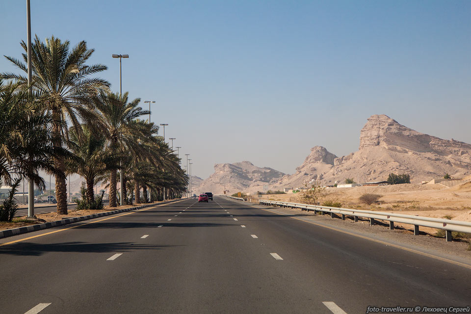 Дорога к горе Джебель Хафит