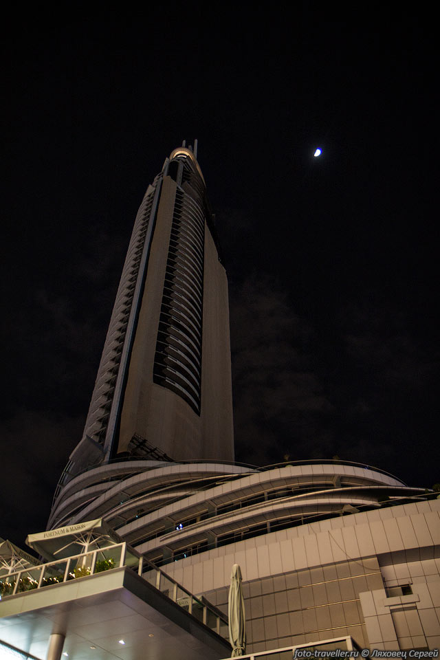 Луна над Дубаем