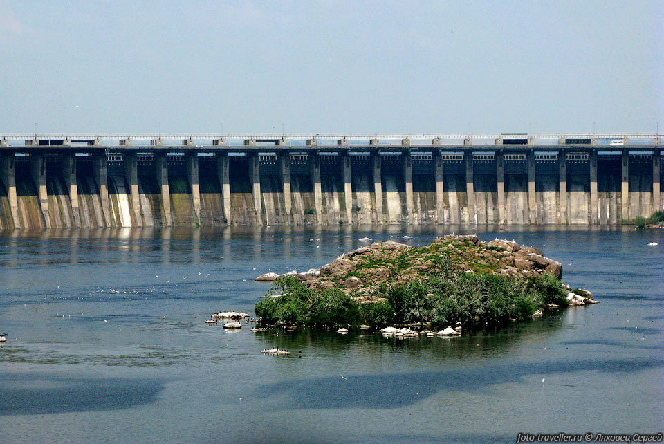 Днепровская гидроэлектростанция (ДнепроГЭС) старейшая ступень 
каскада гидроэлектростанций на реке Днепр.