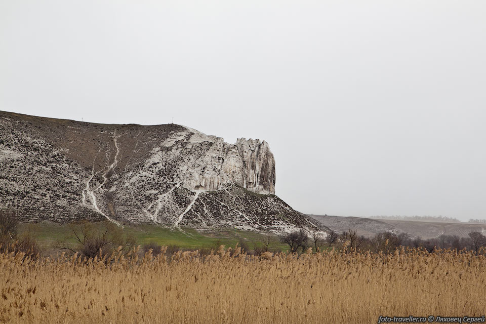Скалообразное обнажение верхнего мела возле села 
Белокузьминовка 
Донецкой области является геологическим памятником природы