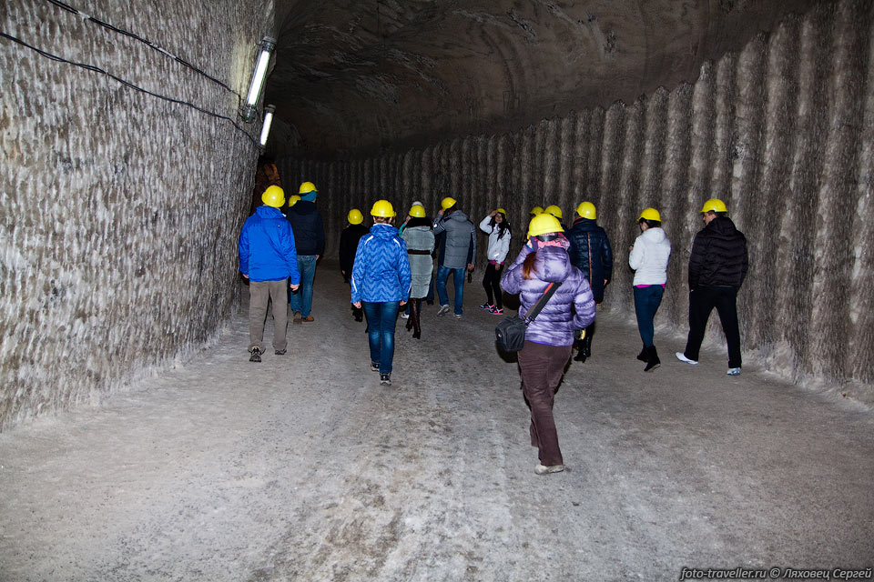 В комплекс выработанных соляных шахт предприятия "Артемсоль" 
можно попасть вместе с экскурсией