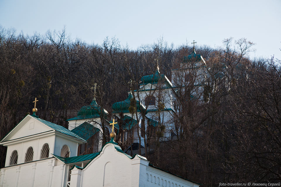 Святогорская Успенская лавра находится в Святогорске, Донецкая 
область