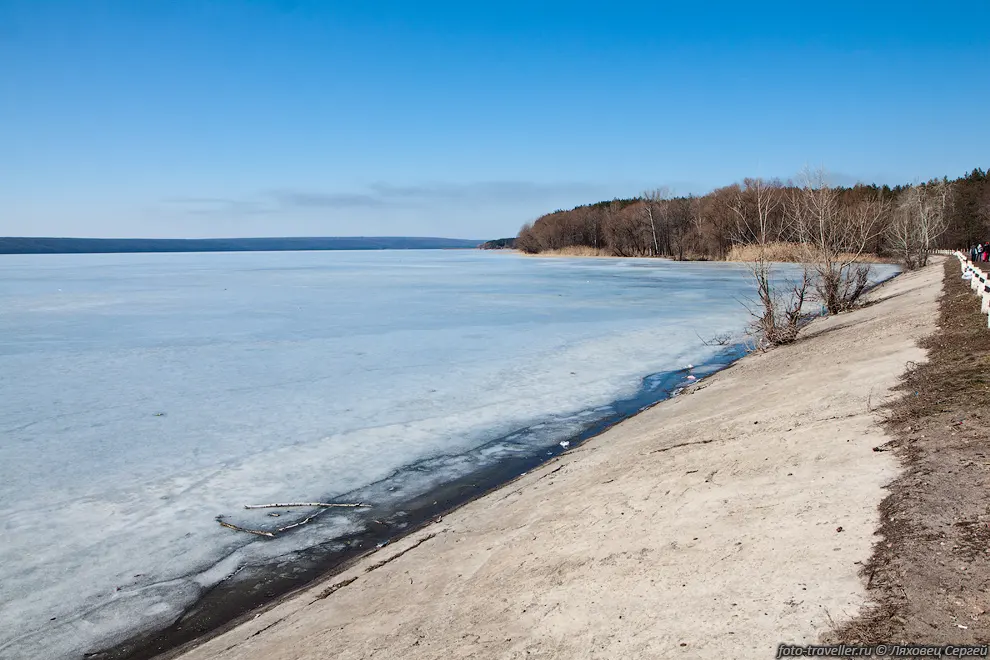 Дамба на Печенежском водохранилище