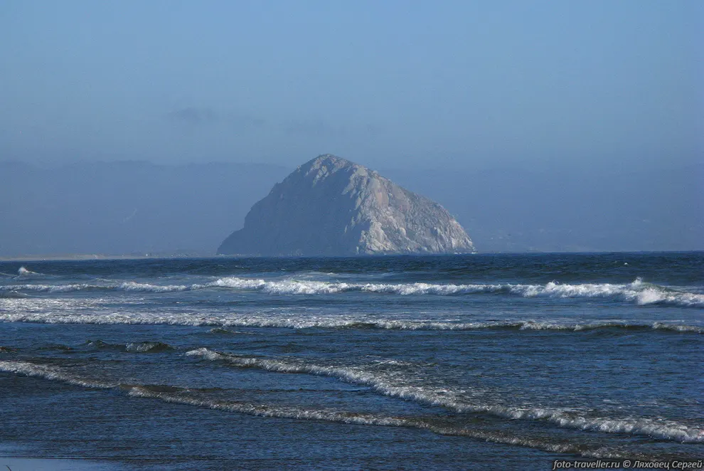 Побережье возле поселка Морро Бэй (Morro Bay).
Калифорния - один из наиболее интересных штатов с природной точки зрения - изрезанное

тихоокеанское побережье, с красивыми скалами и бухтами, дорога с панорамами океана.