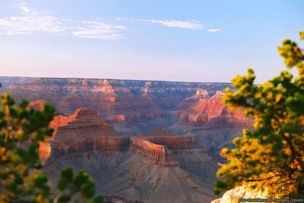 Гранд-Каньон (Grand Canyon,
Большой каньон) - один из глубочайших каньонов в мире.