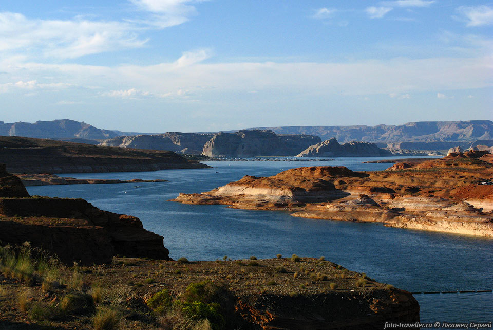 Озеро Пауэлл названо в честь ветерана войны между северными и 
южными штатами Джона Уэсли Пауэлла,
который также активно занимался исследованием реки Колорадо