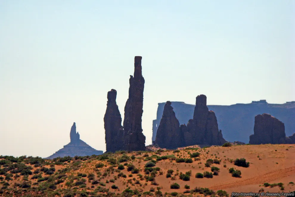 Останцы Totem Pole и
Yei Bi Chei