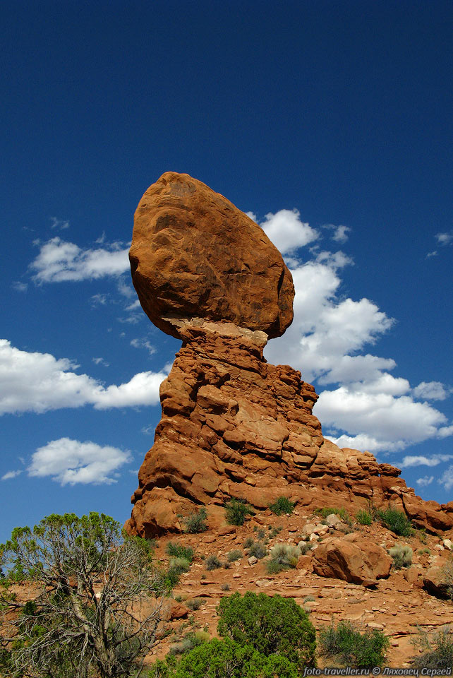 Балансирующий камень (Balanced Rock)