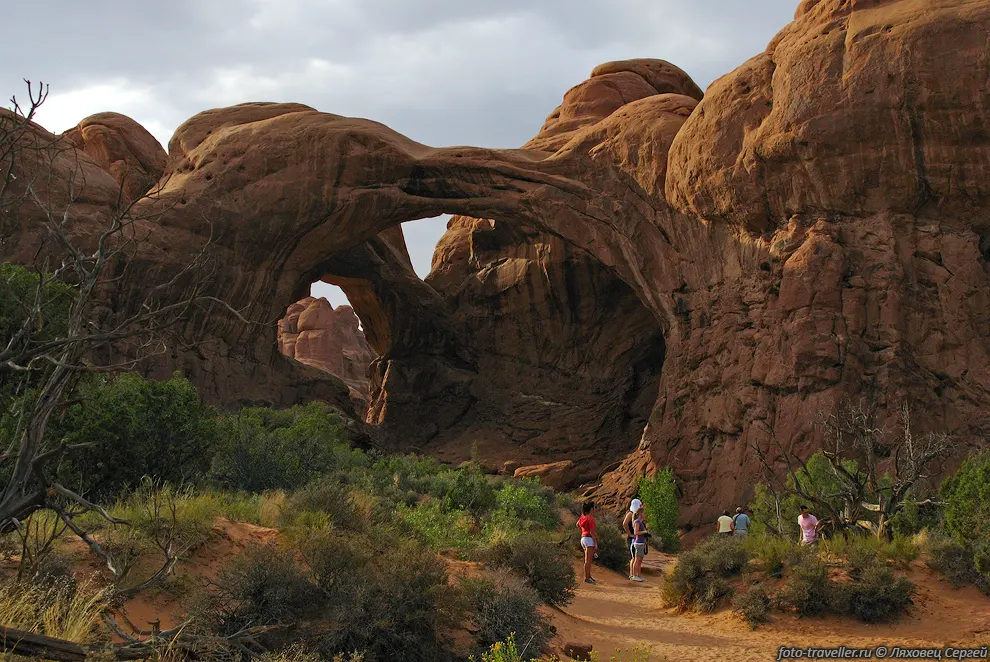 Двойная Арка (Double Arch).
Две арки с общим началом.