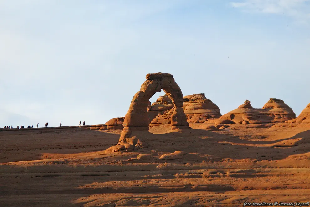 Изящная Арка (Delicate Arch) - отдельностоящая арка, являющаяся
символом штата Юта