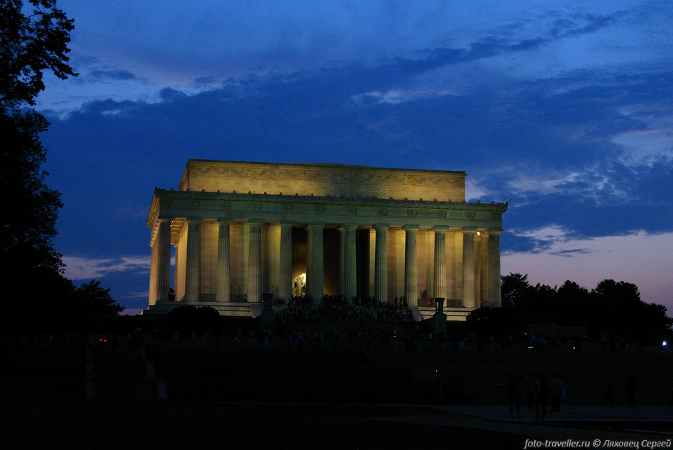Мемориал Линкольна расположен в центре Вашингтона.