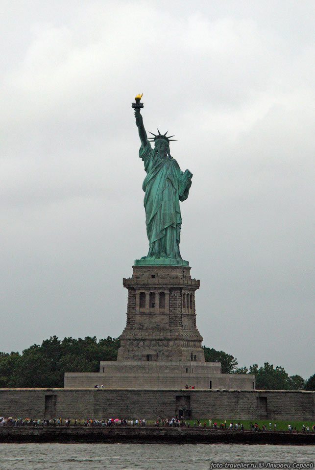 Статуя Свободы (Statue of Liberty)
- одна из самых знаменитых скульптур в США и в мире. 