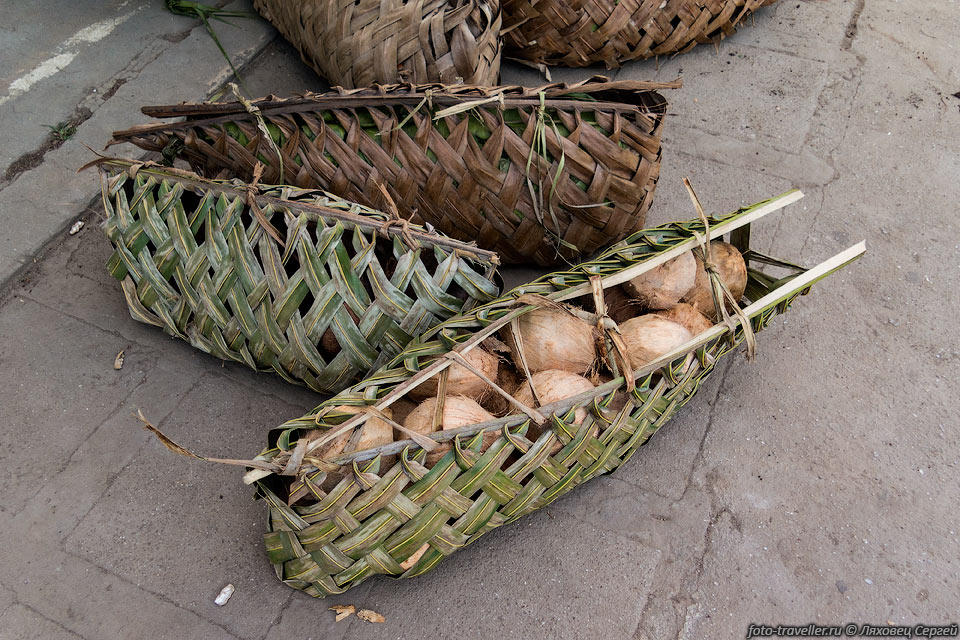 Корзинки для переноса кокосов