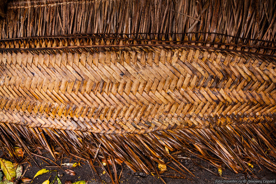 Плетение из листьев пальмы