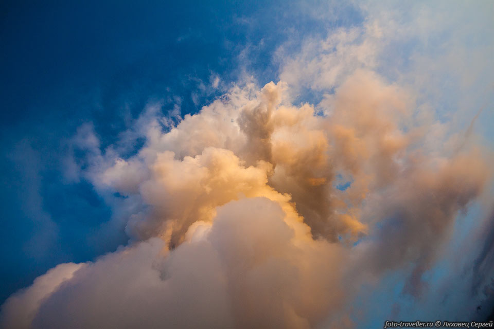 Газовое облако насыщенное частичками вулканического пепла