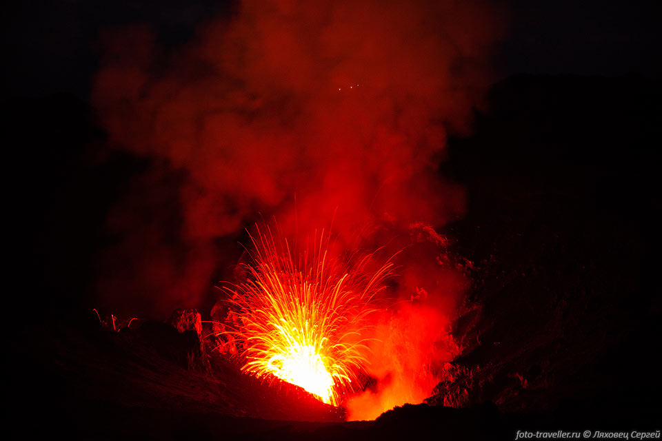 Извержение вулкана Ясур