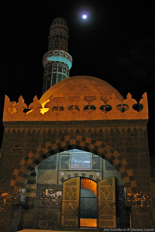 Ночная мечеть.