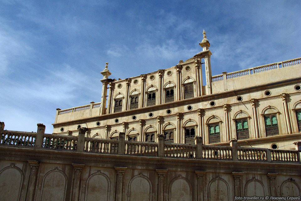 Дворец Кафф (Qasr Kaff) имеет 570 комнат.