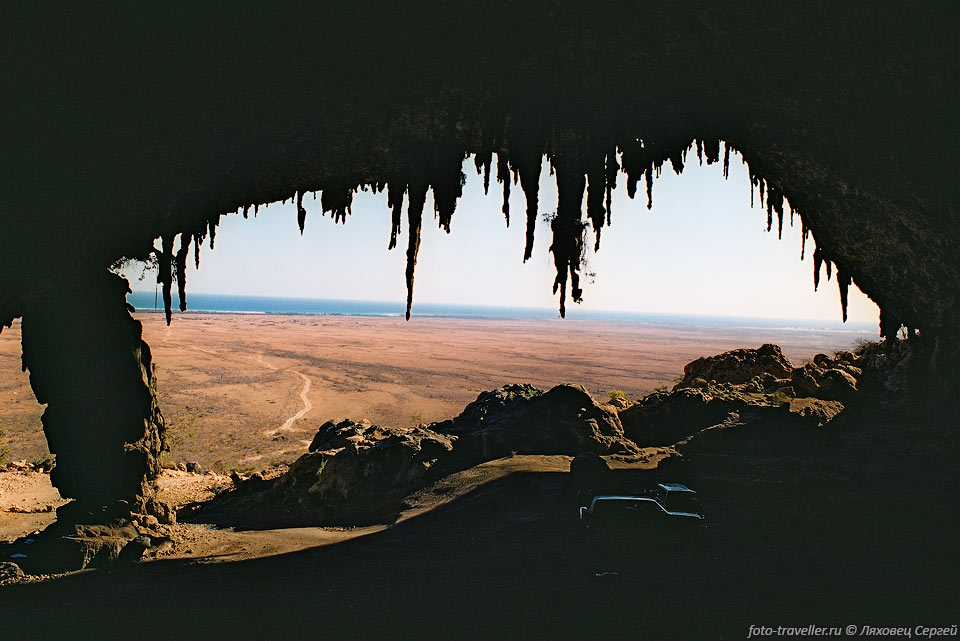 Вид из пещеры Деджуб (Dejub, Dijab Cave).